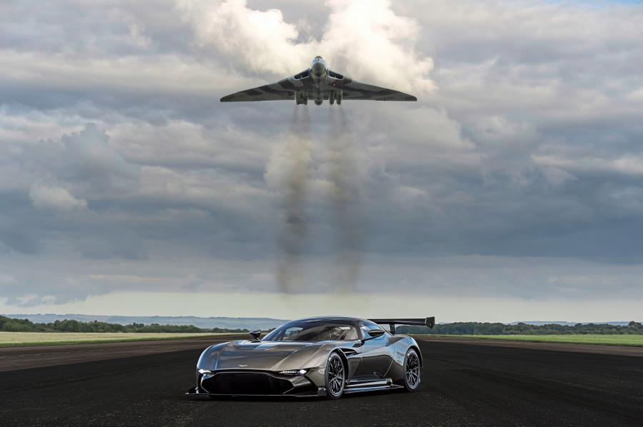  Aston Martin Vulcan 2016 года  (фото 10 из 38)